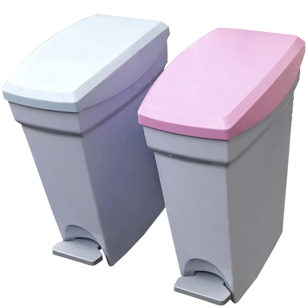 垃圾桶(搭配医疗推车/行动查房车)ACG200，可配置于推车主柱背面。垃圾桶提供了一个大的垃圾集中空间，坚固的结构设计，通过踏板易于打开，并且两种颜色用于区分不同的物体。
